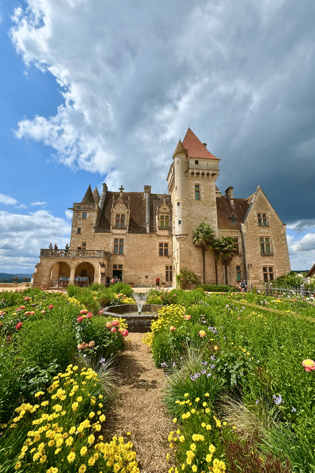 Château des Milandes de Joséphine Baker et ses abords, près du Domaine de Pelvezy (St-Genis) dans le Périgord