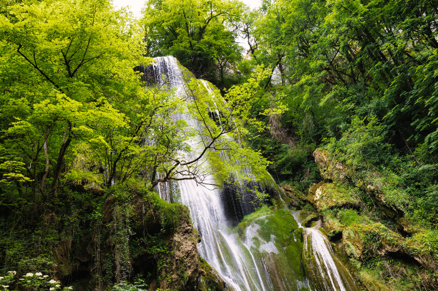 Autoire, Cascade et Plus beau village de France - Visitez le Lot avec Vacances ULVF O'aka