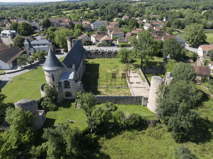 Château d'Assier dans le Lot. A visiter depuis Camping ULVF O'aka (Crédit photo : © Sammy Billon / Centre des monuments nationaux)