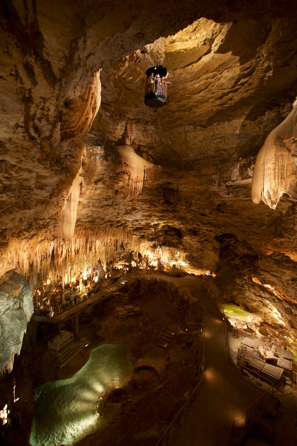 Grotte et Gouffre de Proumeyssac en Dordogne, proche du Domaine de Pelvezy (Vacances ULVF) (Crédit Photo : ©Gouffre-Proumeyssac-com)