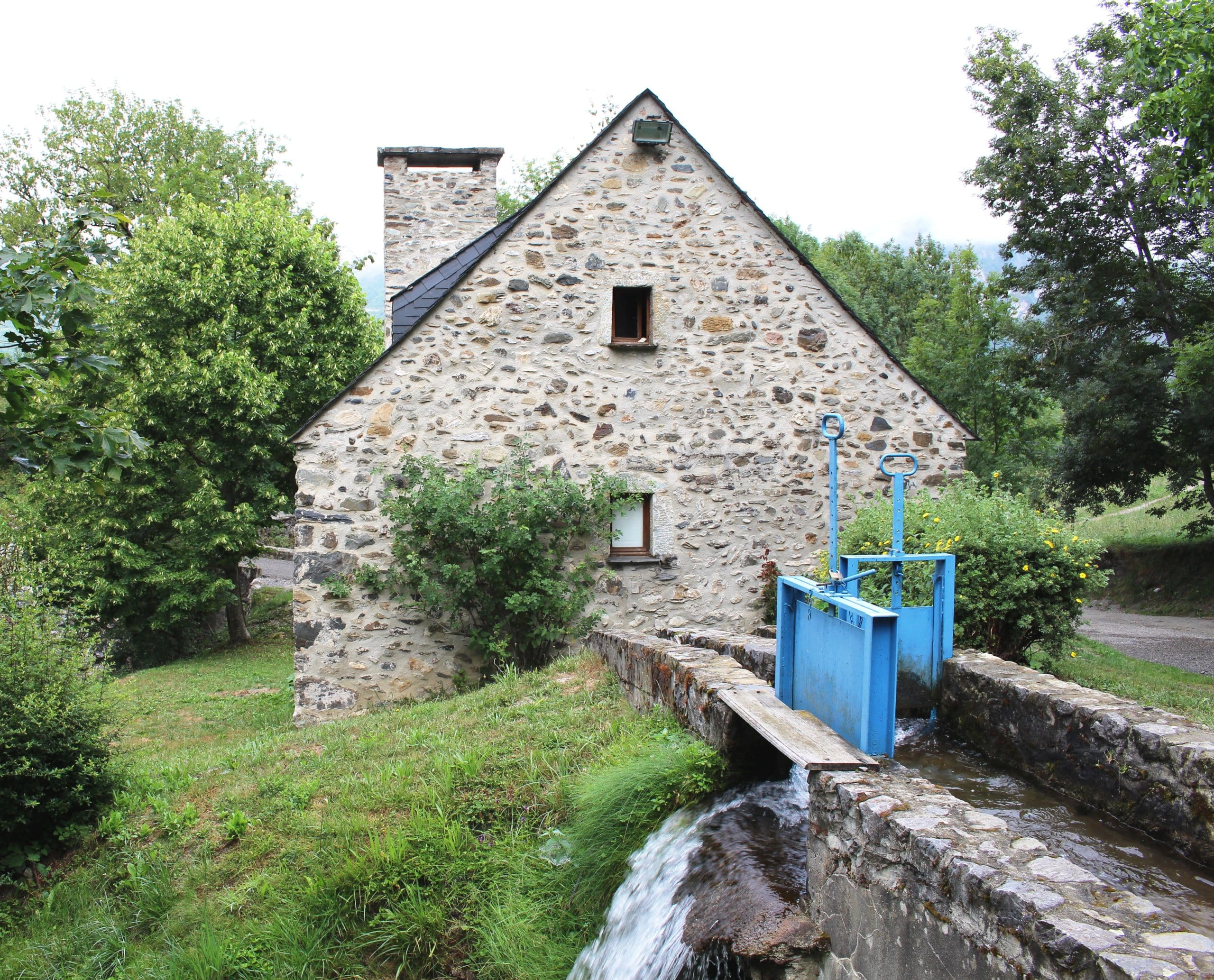 Moulin de la Mousquère dans le secteur de Sailhan près de St-Lary-Soulan / Vacances ULVF Les Ramondies (Crédit photo : Sotos — Wikimedia Commons — CC BY-SA 4.0)