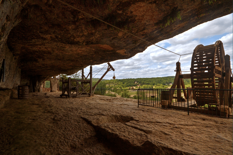 La Roque Saint-Christophe, en Dordogne, près du village Vacances ULVF Le domaine de Pelvezy (Périgord)