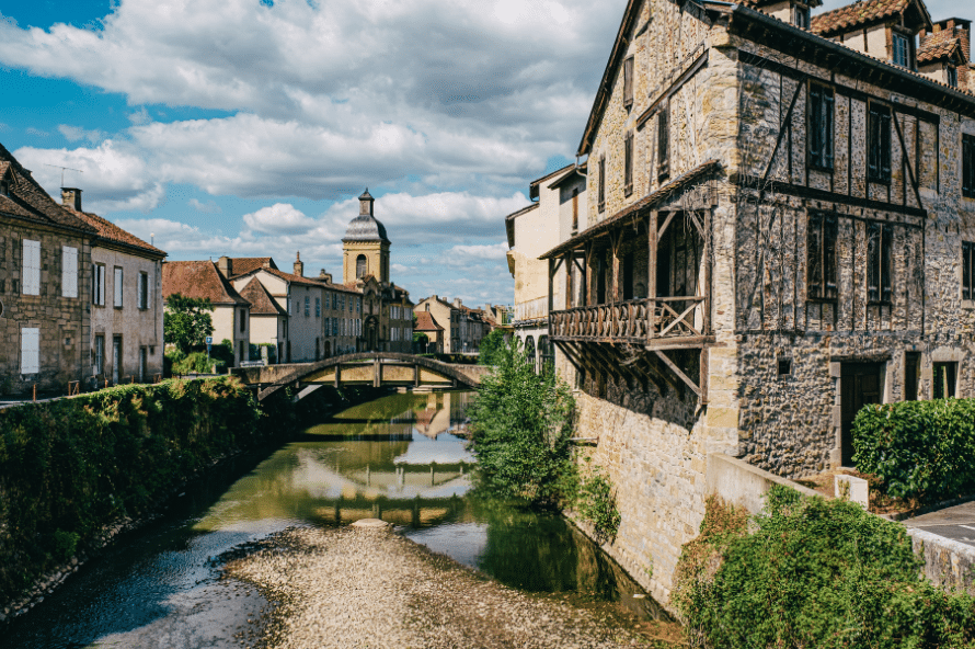 Saint-Céré; village coup de coeur en Dordogne à visiter depuis le Camping O'aka