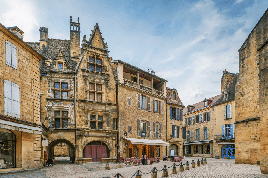 Visite de Sarlat-La-Caneda, en Dordogne, dans le Perigord Noir, depuis Vacances-ULVF Le Domaine de Pelvezy
