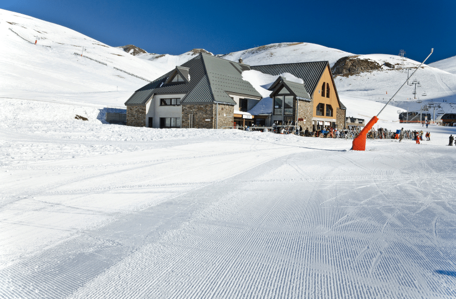 Station de ski dans les Pyrénées, à Saint-Lary-Soulan / Village Vacances ULVF Les Ramondies