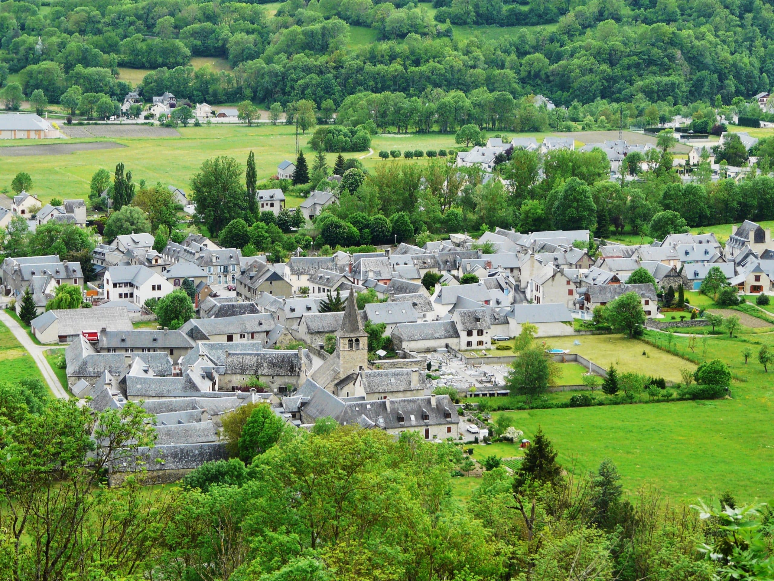 Le village de Vielle-Aure, Hautes-Pyrénées près de Saint-Lary-Soulan, Village Vacances ULVF Les Ramondies (Crédit : Wikimedia Père Igor)